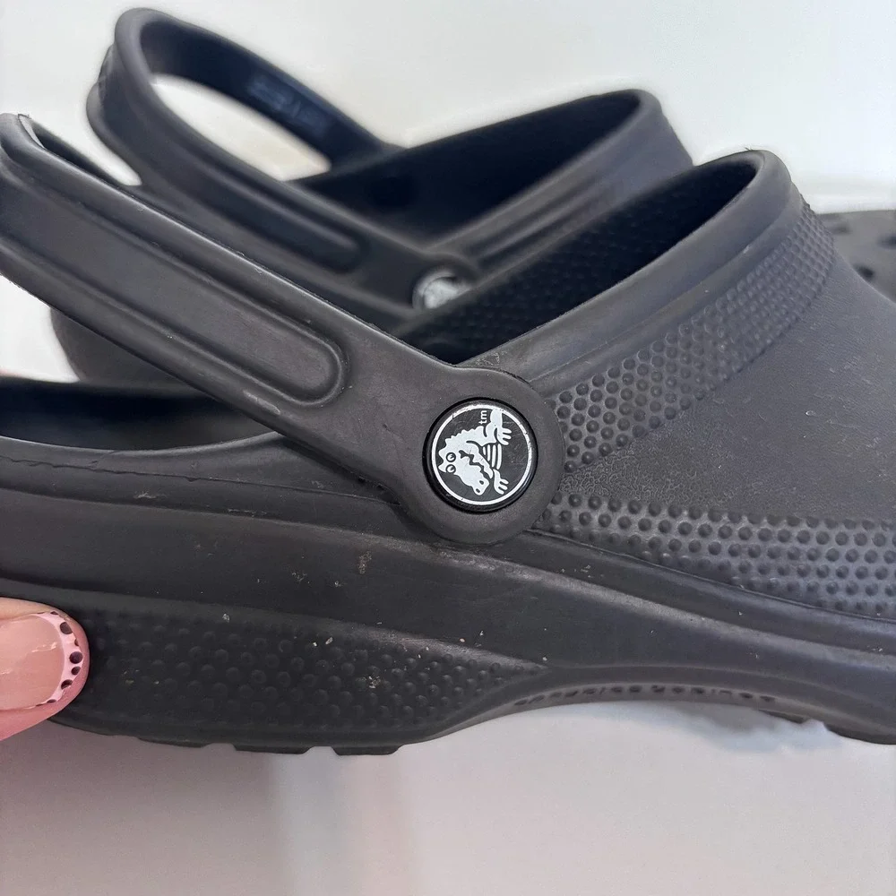 CROCS Classic Clog in Navy/Black